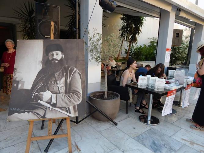 Φωτογραφίες από την παρουσίαση της Τριλογίας του Μπάμπη Κλάρα